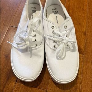 Time and Tru White Canvas Sneakers